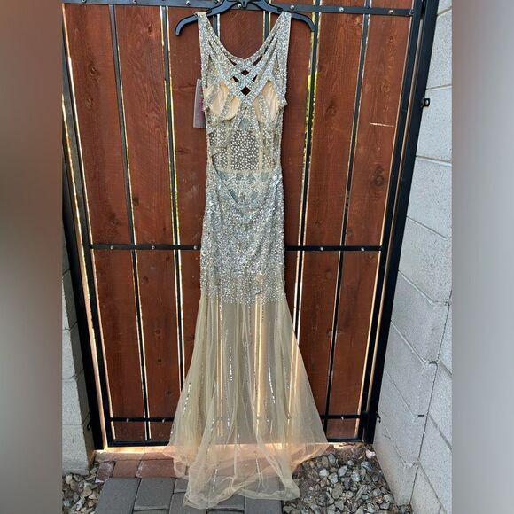 Jovani 90736A Embellished Illusion Dress size 4 NWT - Picture 4 of 14